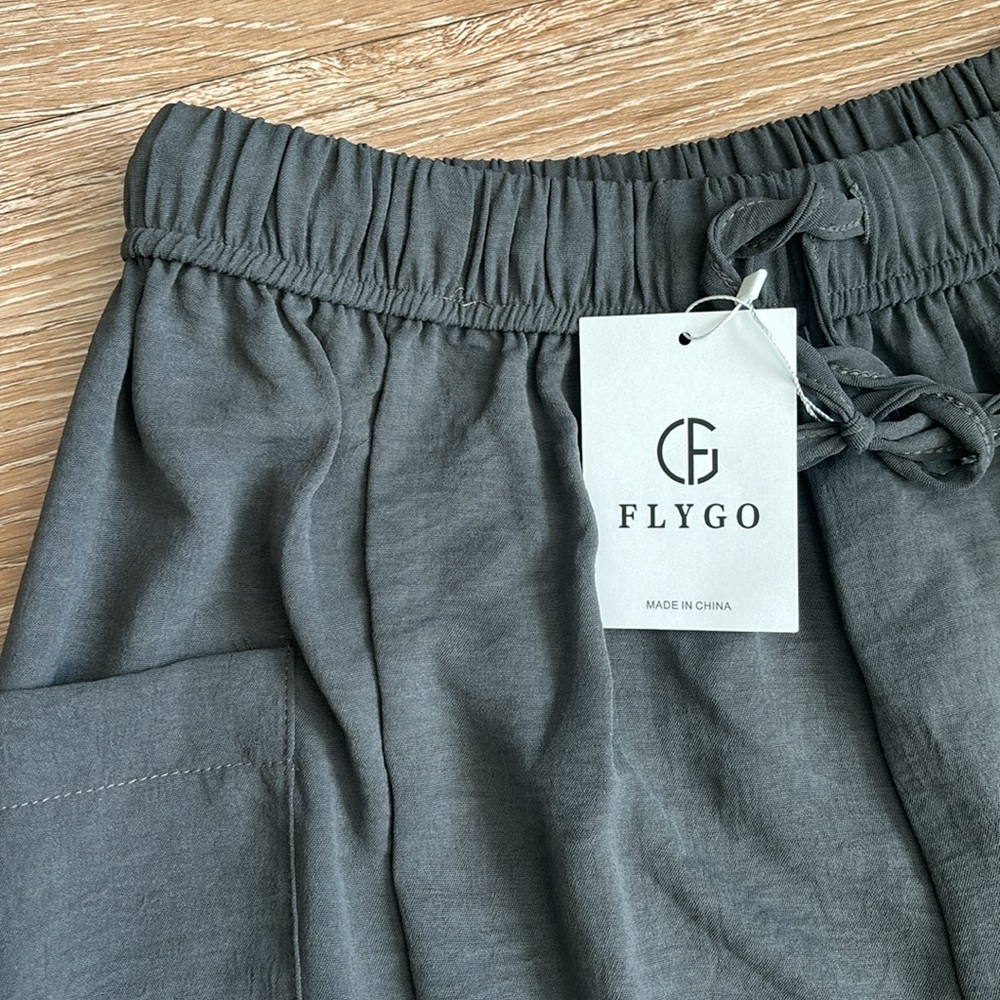 new! Flygo gray loose/drapey wide leg flowy pants with cargo pockets, size small - Picture 2 of 9